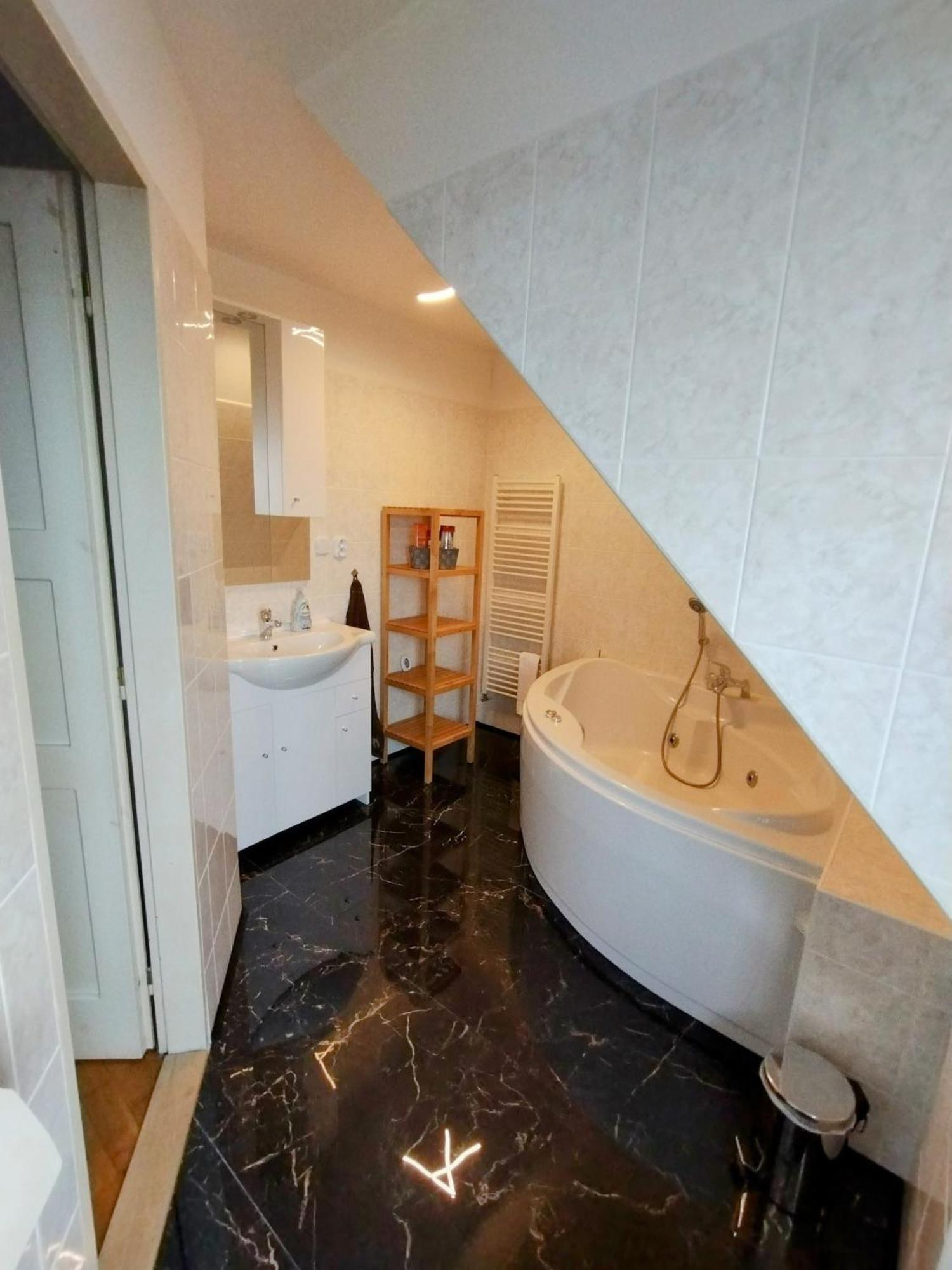 Duplex With Garden Appartement Praag Buitenkant foto